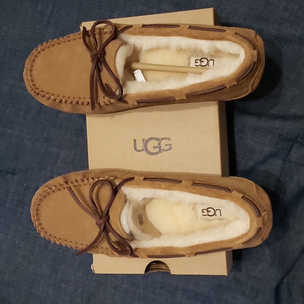 Ugg Dakota slippers size 8